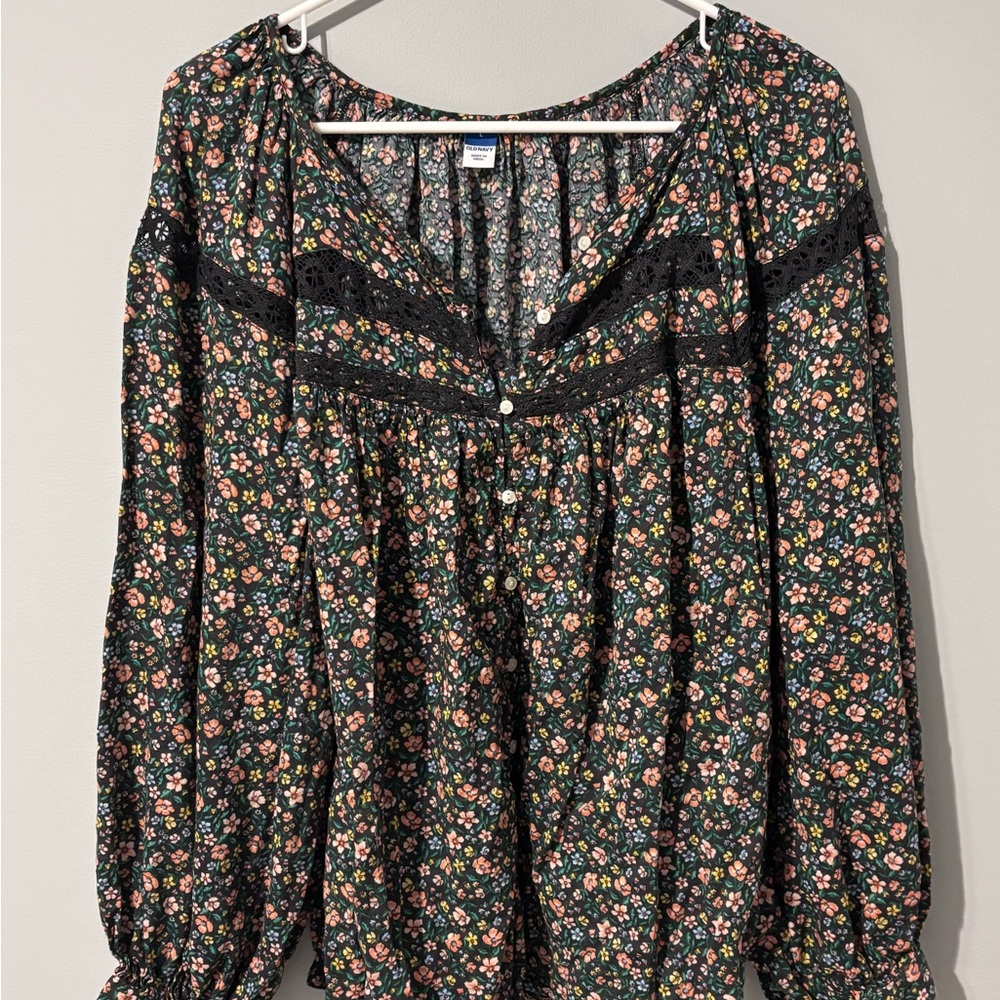 Old Navy Black and Tan Buttoned Blouse